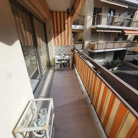 Flat With Balcony At 10min From The Beach Apartamento Le Cannet